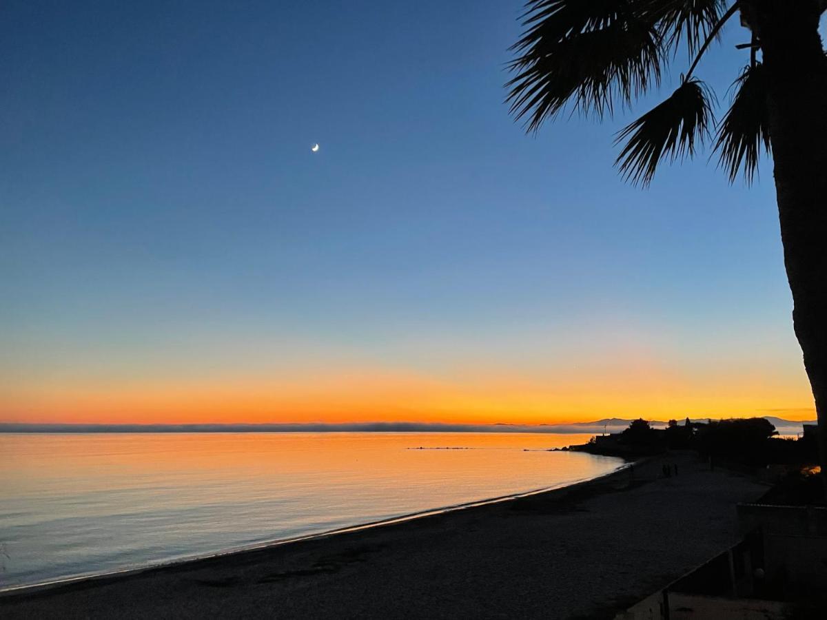 Villa By The Beach Sant'Andrea  外观 照片