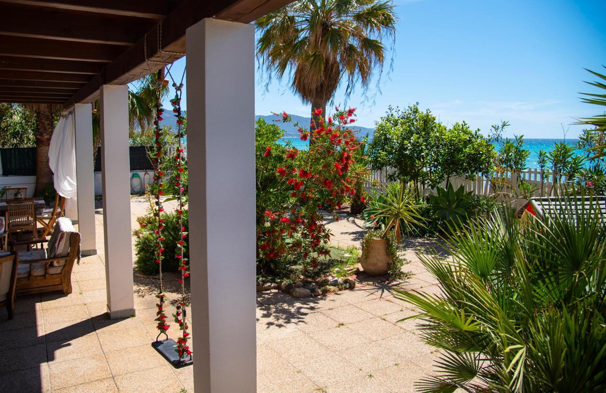 Villa By The Beach Sant'Andrea  外观 照片